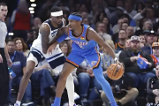 什么才是真正的“MVP”！40+准三双打爆华子，雷霆三巨头又赢了！