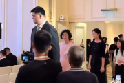 姚明一家近照曝光：女儿身高超1米9，叶莉依旧美丽动人，大姚发福背后有何故事？
