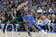 雷霆签约震撼揭晓，快船双喜临门，湖人防守称霸，掘金交易新动向——NBA最新动态，你准备好了吗？