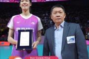 女排传奇对决！朱婷与李盈莹并肩作战，谁才是真正的赛场女王？