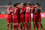 “上港外援古斯塔沃和茹萨能否续写辉煌？球迷期待他们再创佳绩！”