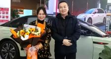 孙颖莎晒新车，王楚钦参加家庭聚会，樊振东陪练和女友滑雪秀恩爱