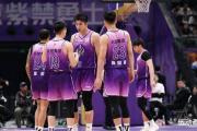 北控男篮惨败新疆，萨林杰表现低迷，闵鹿蕾直言“内鬼”？