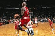 库里取代魔术师？韦德心中的NBA历史最强阵容，你同意吗？