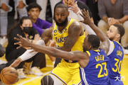 39岁詹姆斯再破纪录，NBA圣诞大战谁主沉浮？