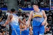 CBA赛场上的铁血战士！李炎哲9投全中，一句话震撼全场，他能否成为下一个篮球传奇？