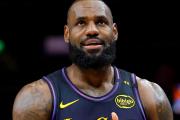 40岁还能拿三双？老詹打破NBA纪录，你敢相信吗？
