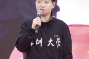 孙颖莎的“一举三得”策略能否助力深圳大学在乒超总决赛中逆袭山东鲁能？