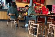 易建联风波后首次现身美国，他的两个儿子竟然是美国籍？