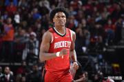 火箭主场失利，热火逆转取胜：NBA赛场上的激烈对决，你错过了哪些精彩瞬间？
