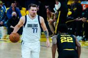 火箭、勇士、独行侠三方交易震惊NBA！克莱汤普森加盟休斯顿，维金斯辅佐东契奇？