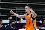 CBA球星刘铮结婚背后：感情史复杂，曾带异性入女厕20分钟，这真的是真爱吗？
