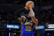 NBA三分球传奇：詹姆斯能否超越雷吉-米勒，成为历史第五？