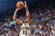 NBA三分球传奇：詹姆斯能否超越雷吉-米勒，成为历史第五？