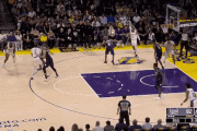 詹姆斯王者归来！湖人三连胜背后，谁才是真正的MVP？