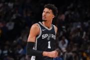 才打100场！文班刷爆NBA历史纪录，闵鹿蕾式尴尬又要重现了？
