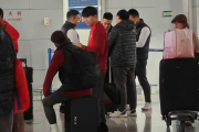 中超转会风云再起！上海海港新援曝光，他们能否成为球队新赛季的秘密武器？