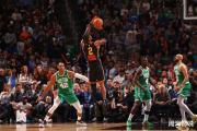 雷霆15连胜震撼NBA，湖人火箭激战谁更胜一筹？
