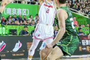 徐杰，CBA的“小个子”奇迹：他如何打破身高偏见，成为月最佳球员？
