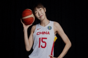 中国女篮五朵金花：韩旭闪耀WNBA，李梦风波后何去何从？