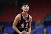 徐杰赛后拒绝握手引发热议，杜锋力挺弟子，这背后究竟隐藏着怎样的故事？