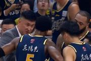 广东大胜40分，杜锋为何不满？黄荣奇顶撞穆迪，是英雄还是莽夫？