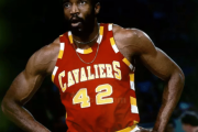 NBA史上仅有5次四双奇迹，除了张伯伦，还有哪四位传奇球星曾创造这一壮举？