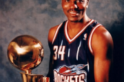 NBA史上仅有5次四双奇迹，除了张伯伦，还有哪四位传奇球星曾创造这一壮举？
