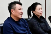 昔日冠军今何在？张继科直播遭王楠老公豪刷，是友情还是讽刺？