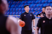 CBA教练席上的风暴：潘江能否稳坐帅位？首钢与广东的外援策略又将如何影响联赛格局？