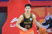 广东队能否逆袭？3换1报价江苏后卫崔晓龙，彭士骏回归训练，这波操作能救广东队吗？