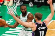 卫冕冠军凯尔特人惨遭17分大败，小萨博尼斯23+28创新高，这是否预示着NBA的新王即将诞生？