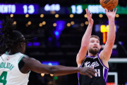 卫冕冠军凯尔特人惨遭17分大败，小萨博尼斯23+28创新高，这是否预示着NBA的新王即将诞生？