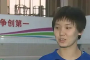 17岁少女如何在排球赛场一鸣惊人？改打主攻狂砍24分，天津女排虽败犹荣！