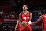 冰火交织下的NBA：火箭与老鹰比赛因极端天气推迟，球迷们是否期待着这场'冰与火之歌'？