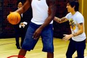 黑人球员为何能在NBA轻松称霸？难道只是因为他们更努力吗？