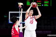 中国U18女篮横扫日本，张子宇天神下凡44+14，22投20中书写传奇！