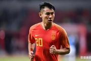 国足新名单引热议：归化悍将稳坐钓鱼台，谁将遗憾落选？