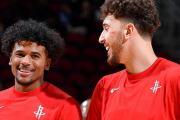 NBA震撼签约：双星锁定超级顶薪，火箭面临艰难抉择！