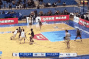 “CBA赛场上的‘孤胆英雄’？美国街球手首秀狂砍50分，是实力还是无限开火权的胜利？”