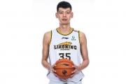新疆男篮内线危机：是选择焦泊乔的防守力量，还是朱荣振的进攻潜力？