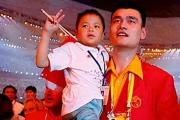 从'小英雄'到'家乡建设者'：林浩的人生轨迹如何在地震、奥运和娱乐圈之间转变？