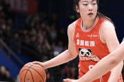 女篮王牌李梦三分球15投仅2中，是时候反思国内高薪政策了吗？