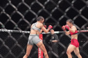 UFC惊心动魄一刻：石铭的致命扫踢，冯萧灿能否安然无恙？