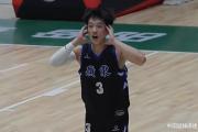 广东宏远16分大胜晋级四强，王洪泽20+22李新航16+14，杨溢7失误
