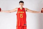 中国男篮的胜利背后隐藏着哪些问题？球迷热议六大问题球员，国家队未来何去何从？