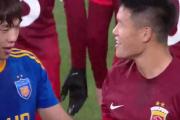 海港惨败背后：李昂红牌、队医黄牌，是战术失误还是运气不佳？