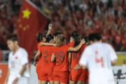 中国女足遭遇滑铁卢？1-4惨败荷兰，后防失误成致命伤！