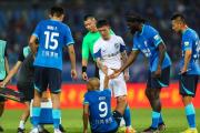 中超危机四伏：昔日冠军何以沦落？谢晖、李霄鹏能否力挽狂澜？