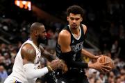 詹姆斯能否打破NBA历史得分纪录？仅差952分，他还能创造奇迹吗？